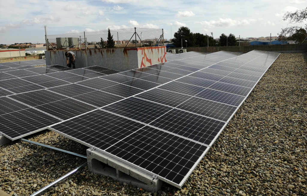plaques solars instal·lació fotovoltaica entitat tercer sector Reus