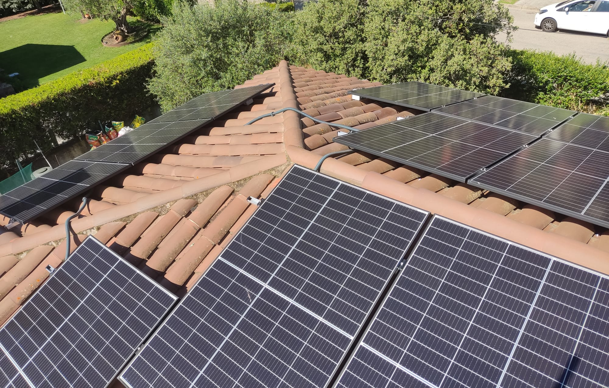 Instal·lació plaques solars habitatge Tona