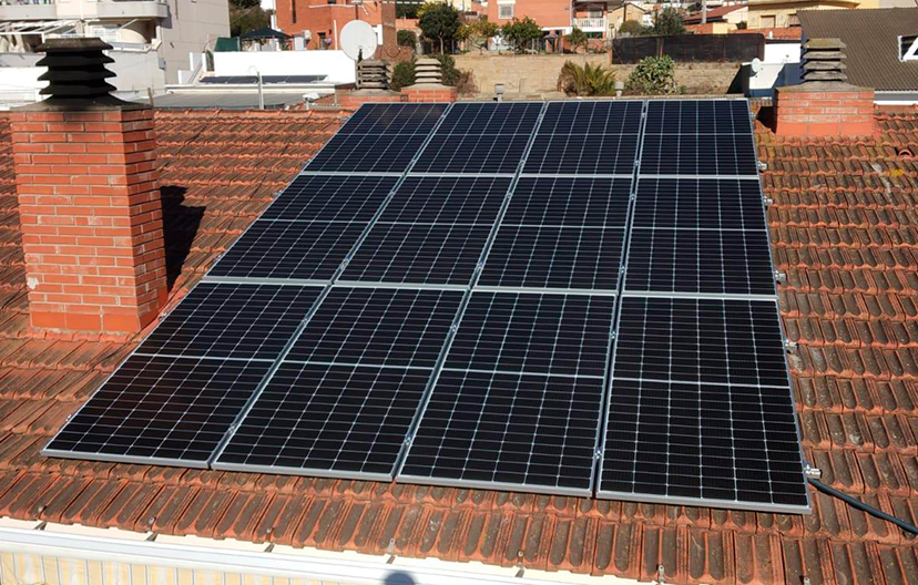 Instal·lació fotovoltaica per autoconsum a un habitatge de Sant Vicenç dels Horts